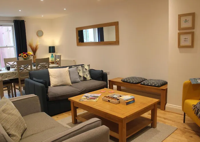 Stylish Flat In Central Tenby & Free Parking